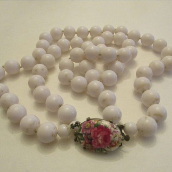 Vintage Japan 2 Strand White Faux Pearl Necklace 16" Excellent Condition - Picture 9 of 10